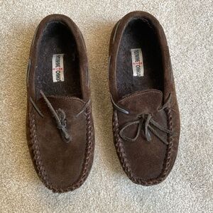 Minnetonka suede slippers size US 9 Mens